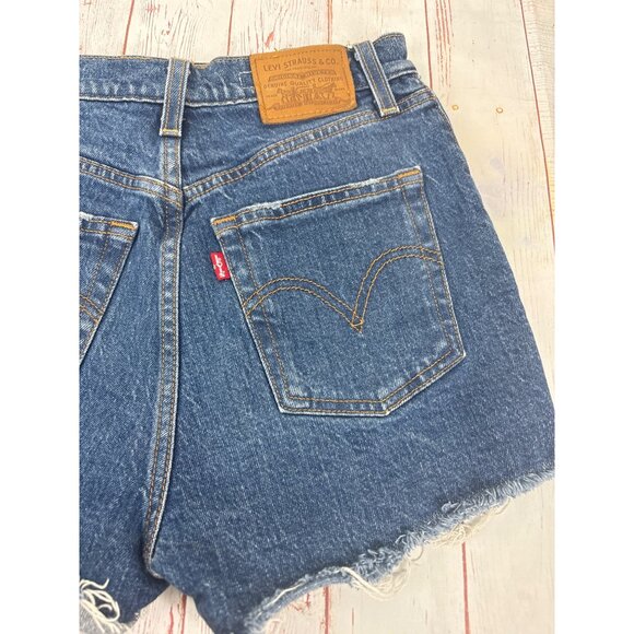 Levis High-Waisted Distressed Denim Shorts With Frayed Hem Size 26 - Picture 6 of 14